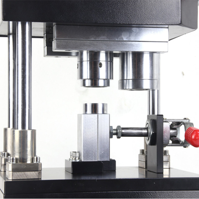 Litio Ion Batteries Crimping Equipment With del laboratorio in primo luogo che sigilla in secondo luogo sigillatura